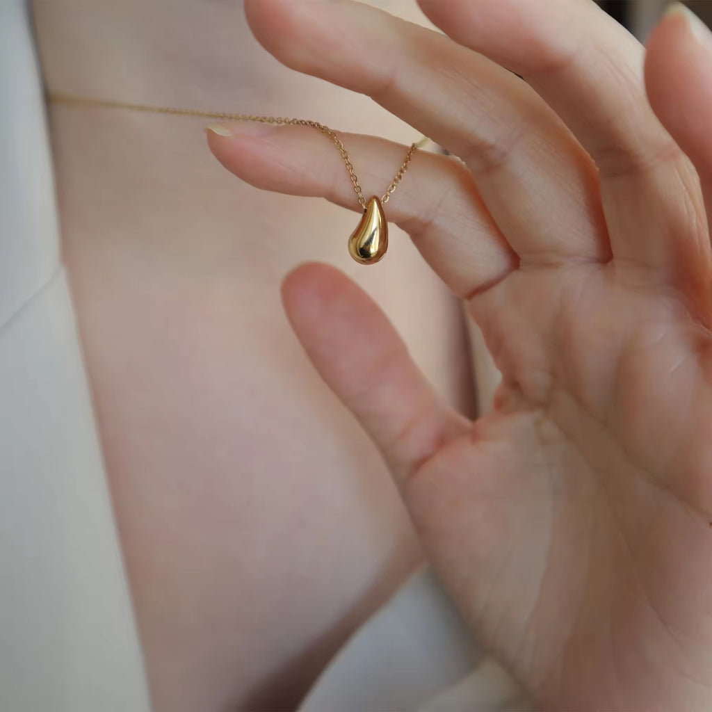 Teardrop Pendant Necklace