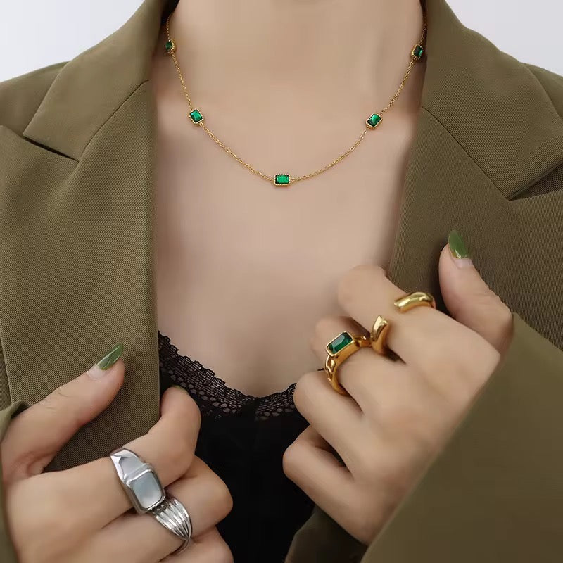 Elara Necklace