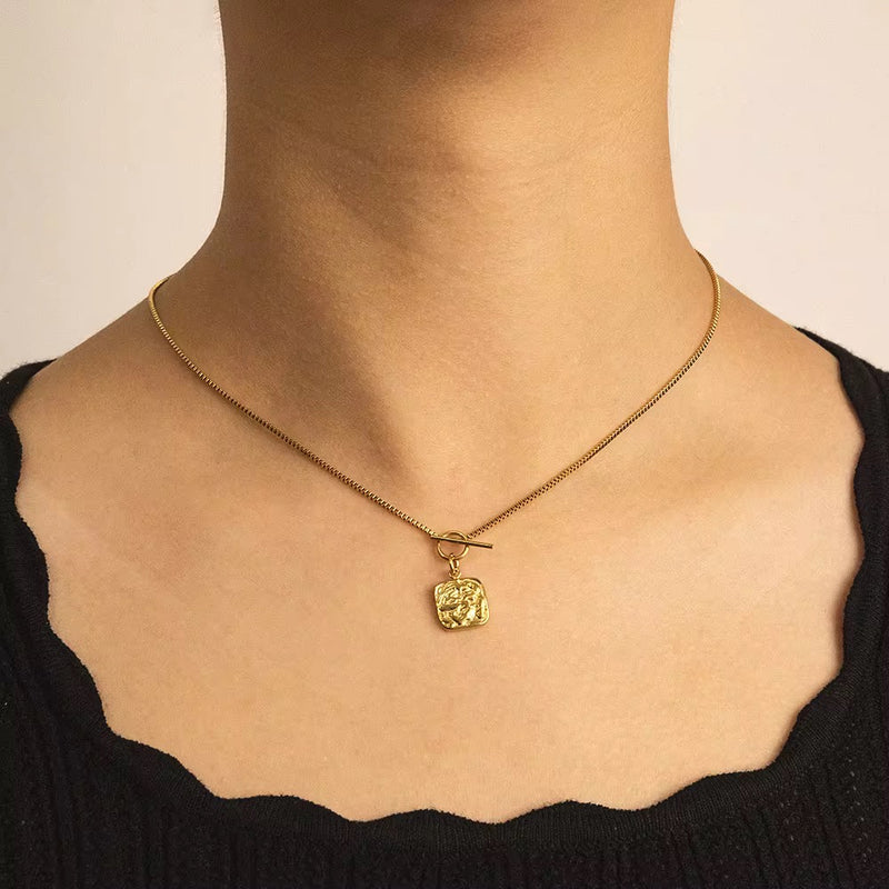 Cleo Pendant Necklace