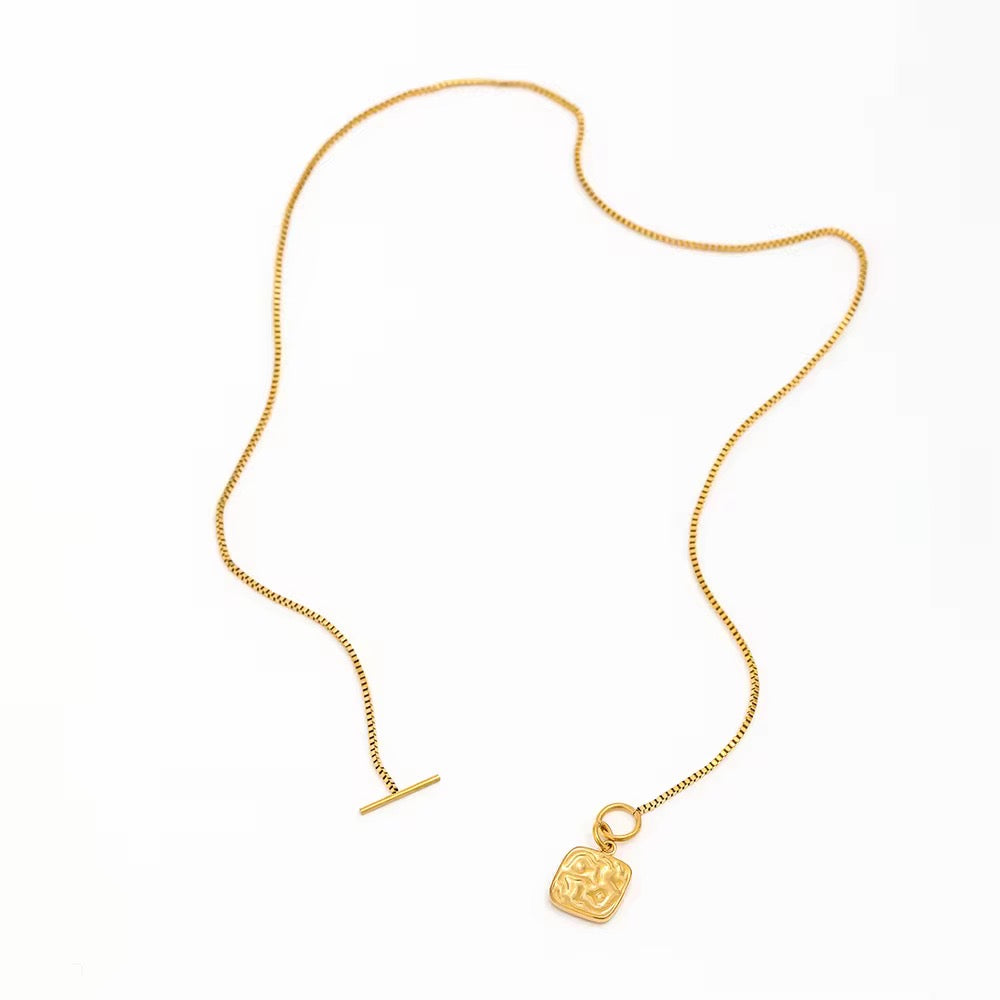 Cleo Pendant Necklace