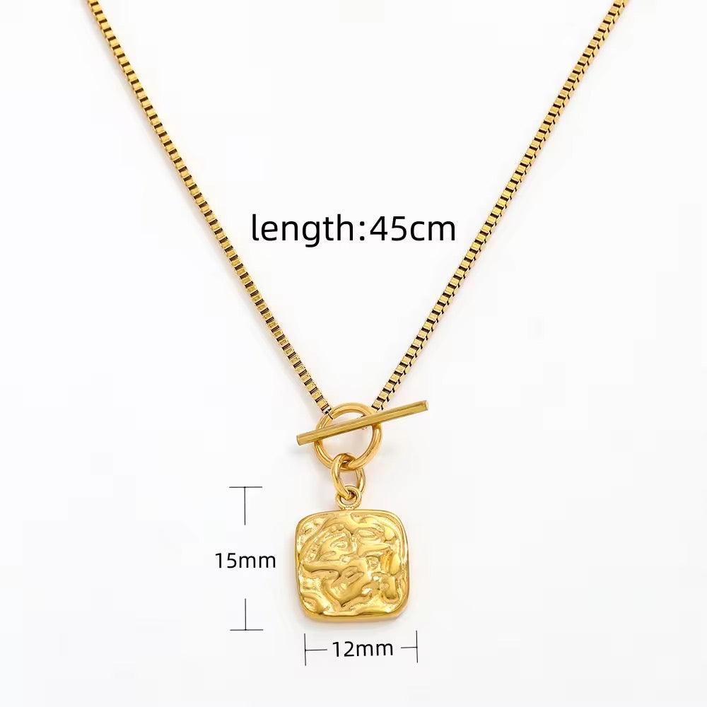 Cleo Pendant Necklace