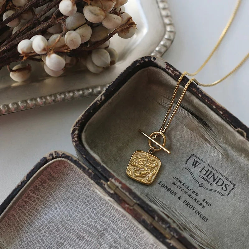 Cleo Pendant Necklace