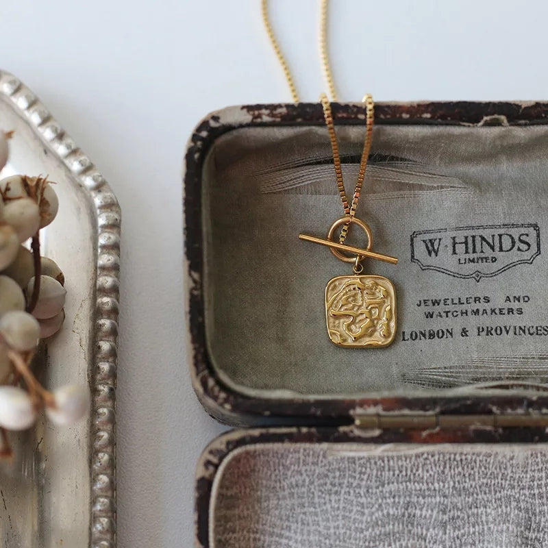 Cleo Pendant Necklace