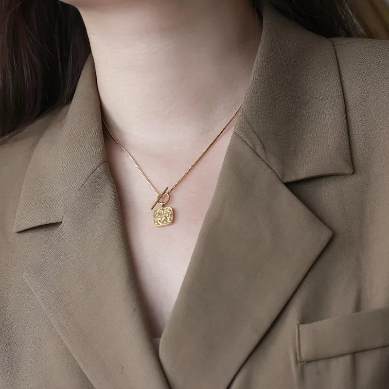 Cleo Pendant Necklace